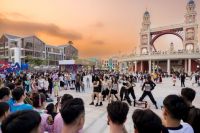Giới trẻ đếm ngược đến ngày vui chơi tới bến, check-in mỏi tay tại phố Hàn K-Town
